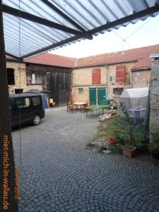 Innenhof mit Scheune und ehemaligen Stallungen